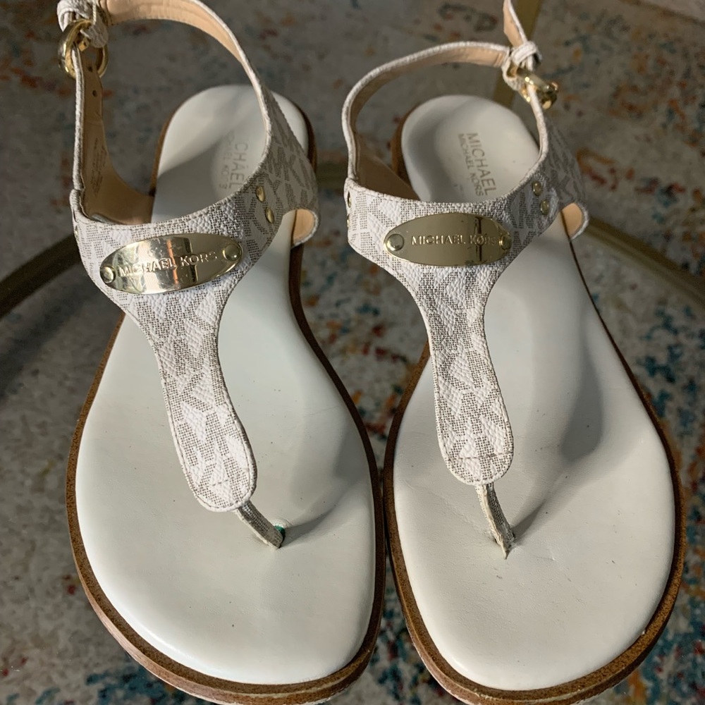 MK plate flat thing sandal - white and tan! Like new